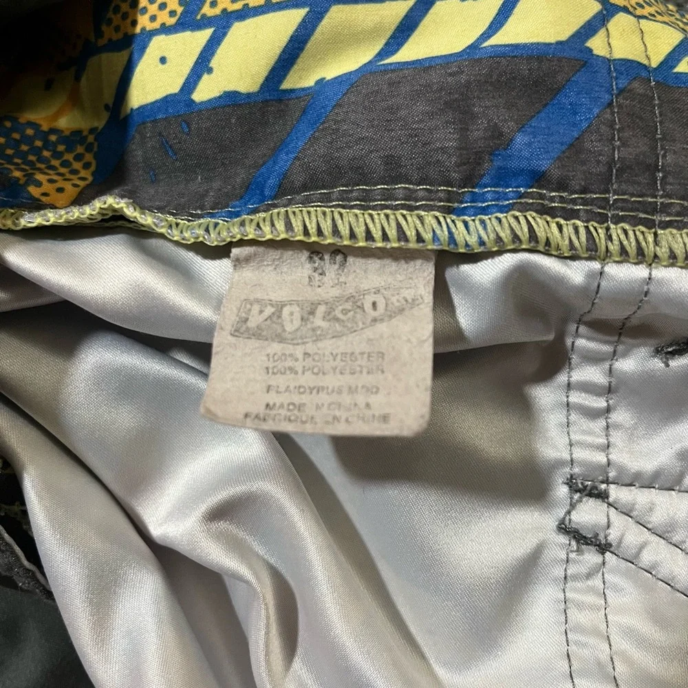 Volcom Board Shorts - Picture 5 of 6